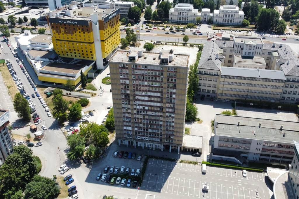 Unit4Six Apartment Сараево Екстериор снимка